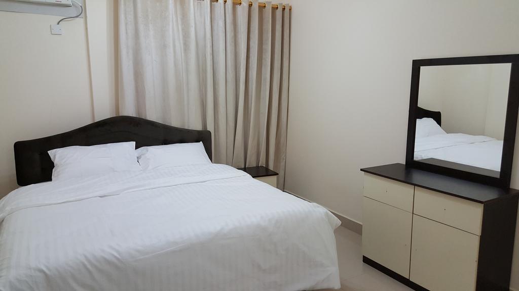 Golden Seasons Furnished Apartment サラーラ エクステリア 写真