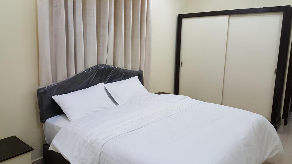 Golden Seasons Furnished Apartment サラーラ エクステリア 写真