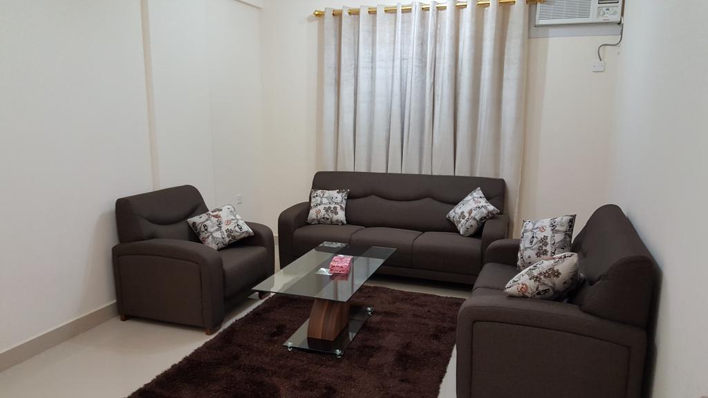 Golden Seasons Furnished Apartment サラーラ エクステリア 写真