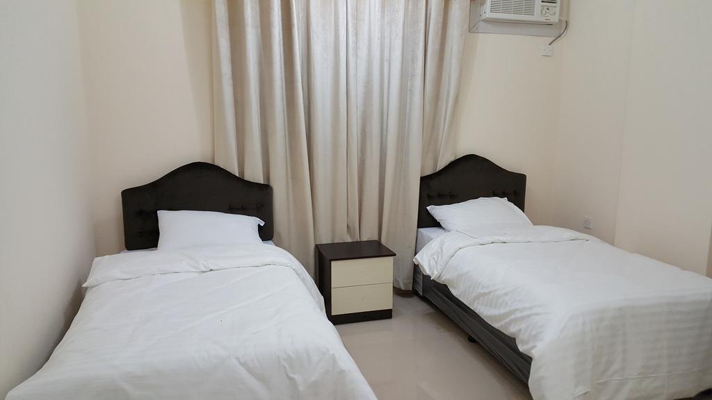 Golden Seasons Furnished Apartment サラーラ エクステリア 写真