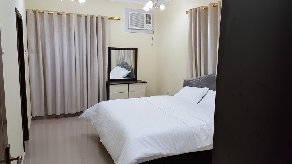 Golden Seasons Furnished Apartment サラーラ エクステリア 写真